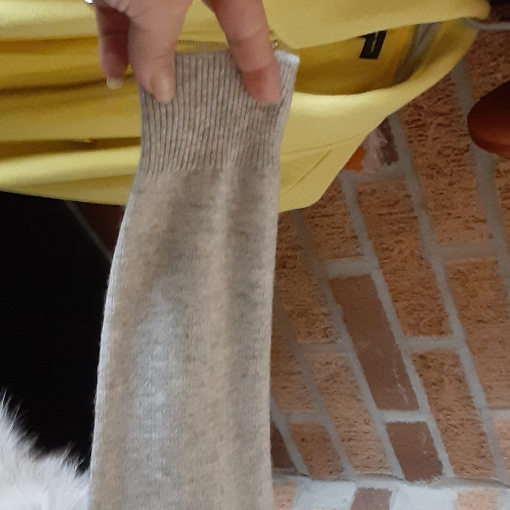 Sweater - Picture 4 of 6